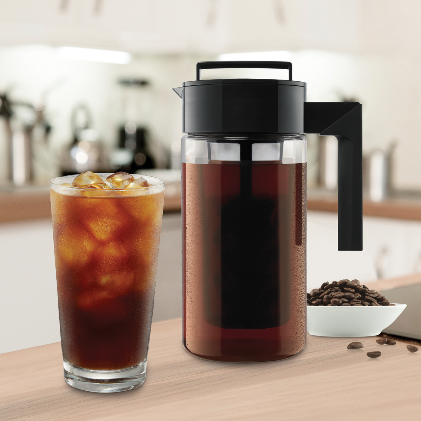 cold-brew-coffee-maker-i4 10310-ColdBrewCoffeeMaker-1qt-lifestyle2.png