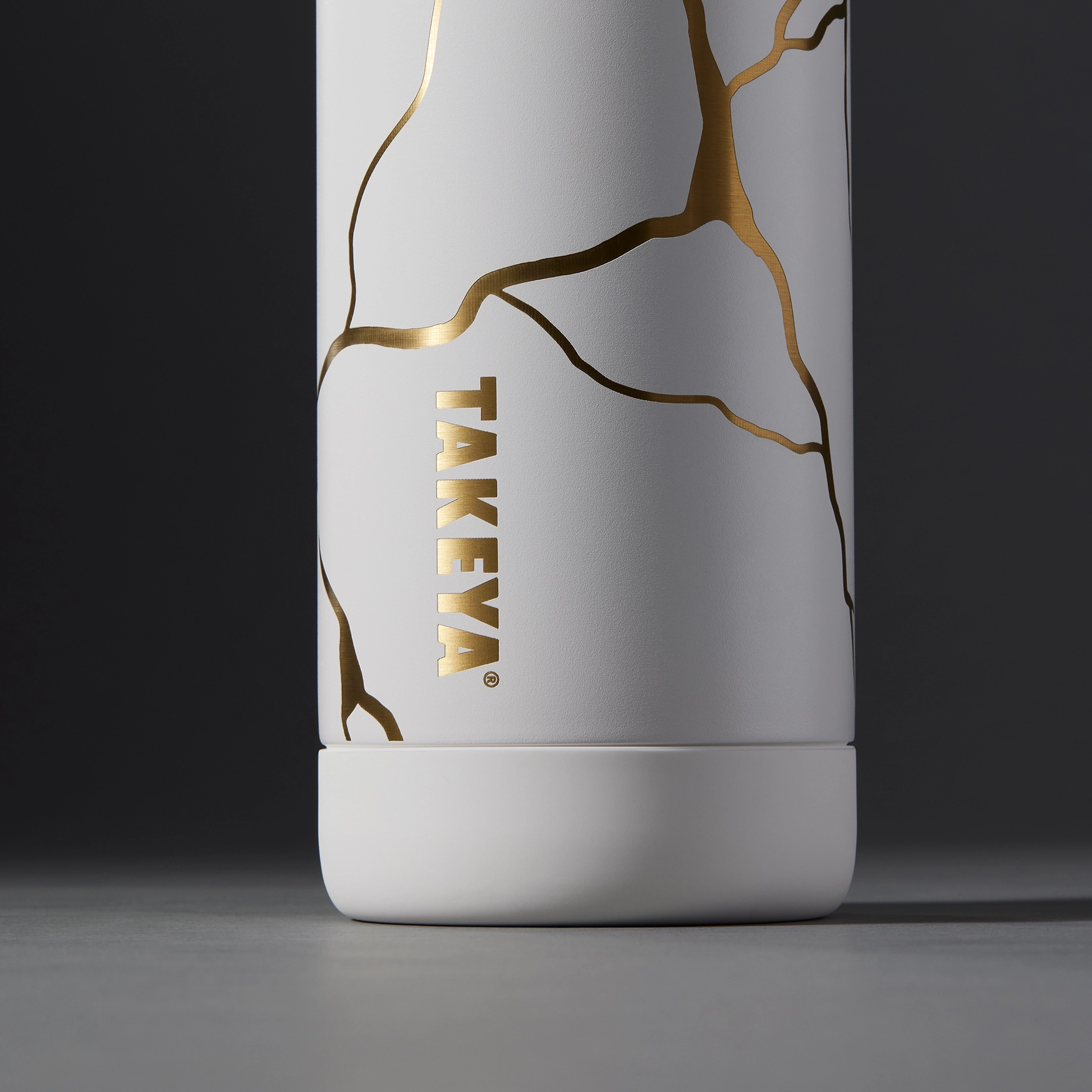 kintsugi-water-bottle-with-straw-lid-o2 51389-TK_HO25_Kintsugi_Takeya9236_Crop.png